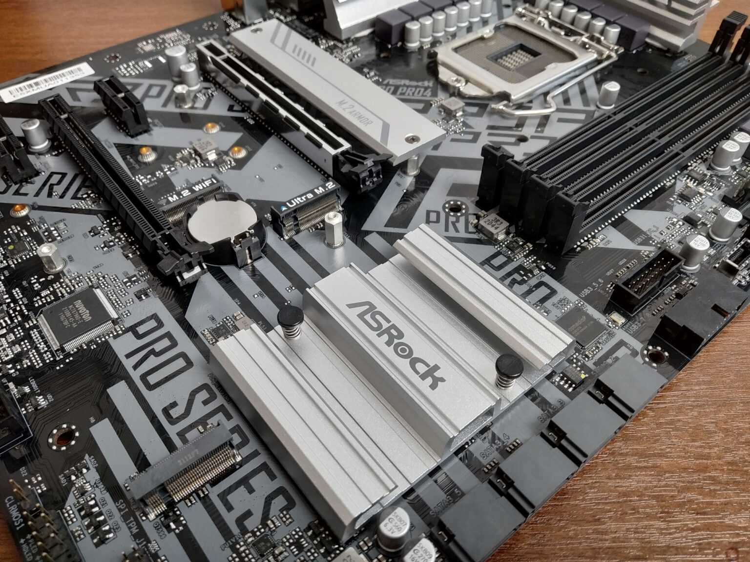 Хорошая материнская плата для i7. ASROCK 560 pro4. Материнка для i5 10400f. Материнская плата для i5 10400f. Материнская плата под i7 11700.