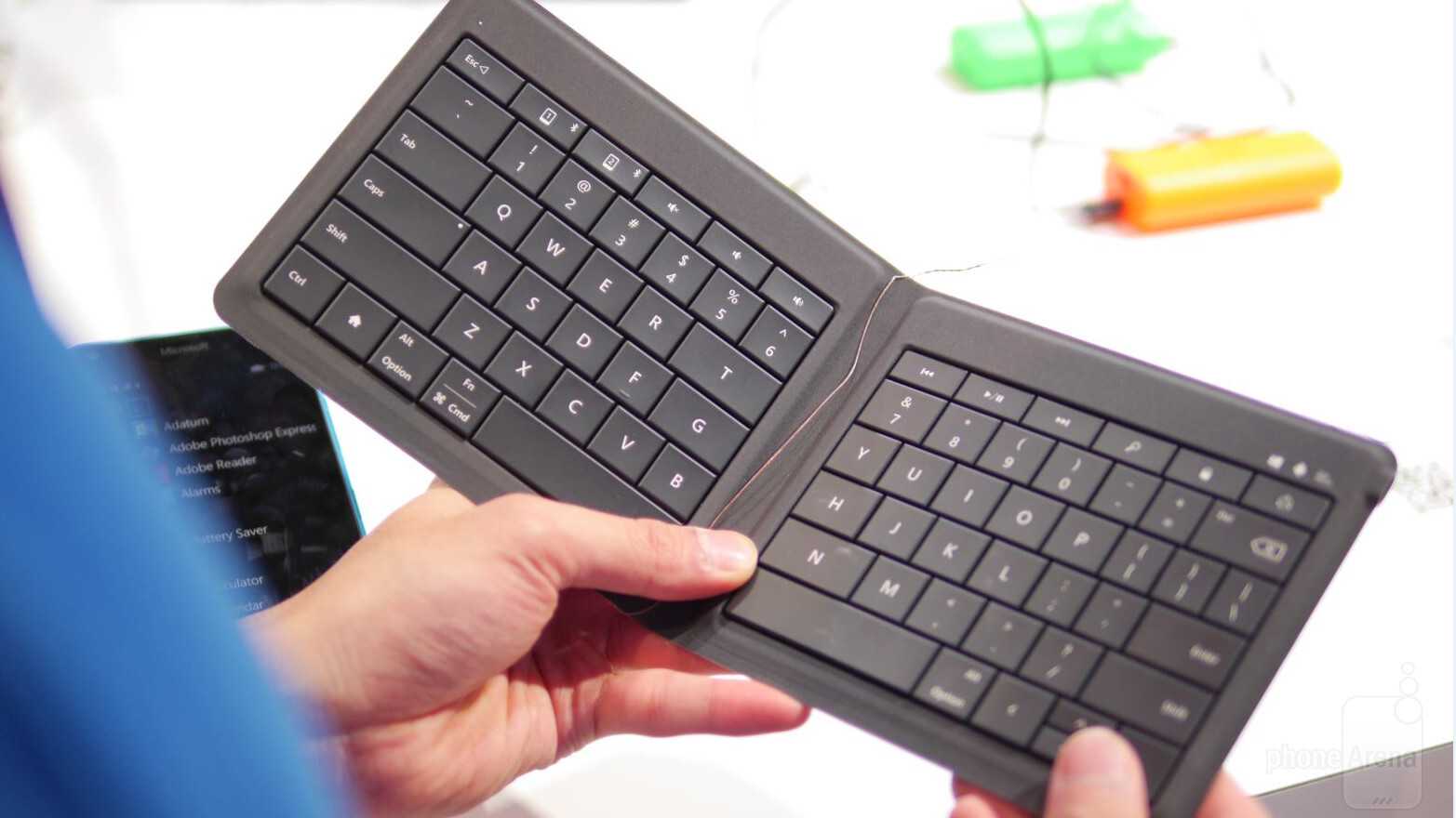 Hands on with microsoft's universal foldable keyboard | tom's hardware